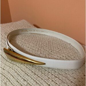 R&R ROC #8591 Women’s White 1” Fashion Belt w Gold Pin/Hook Buckle. Preowned